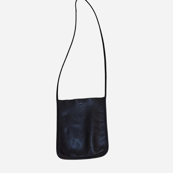 GAP Handbags - GAP Genuine Leather Crossbody Purse